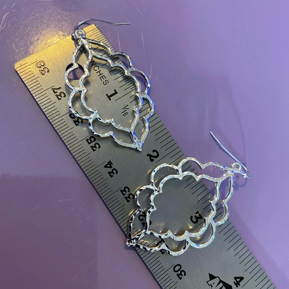 NEW!๐๐GORGEOUS! DROP EARRINGS!๐๐MOROCCAN INSPIRED DESIGN! SILVER TONE! LOVE! - Picture 4 of 6